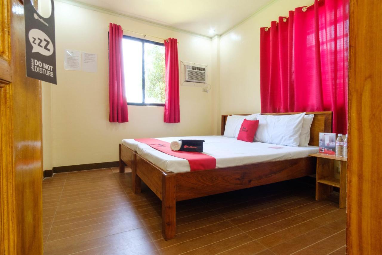 Reddoorz @ Poblacion 6 Coron Exterior photo